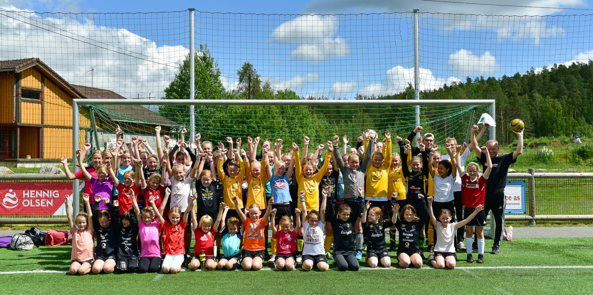 Kjempestemning på Jentefotballens dag!